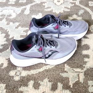 Saucony sneakers 9.5